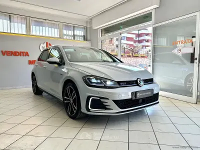 Usata VW Golf GTE 150 CV (110 kW) 2017 Bianco Monovolume