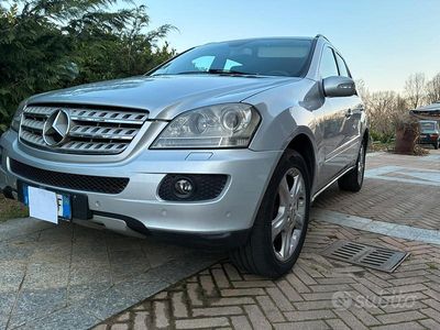 Usata Mercedes ML320 224 CV (164 kW) 2006 Grigio SUV