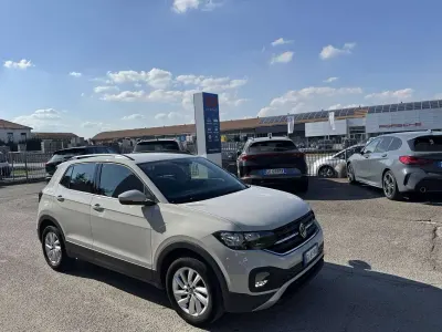 Usado VW T-Cross Style 95 CV (69 kW) 2023 Gris SUV