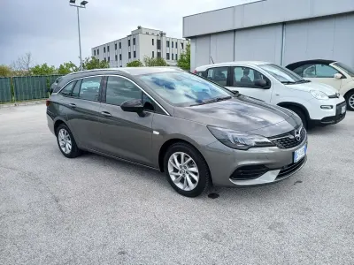 Usata Opel Astra Elegance 122 CV (89 kW) 2021 Grigio Station wagon