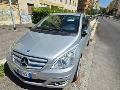 Usata Mercedes B180 Premium 109 CV (80 kW) 2010 Argento Monovolume