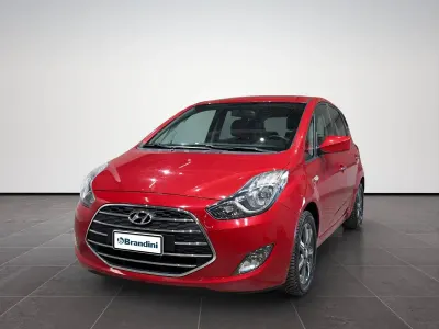 Usata Hyundai ix20 90 CV (66 kW) 2018 Red met. Utilitaria