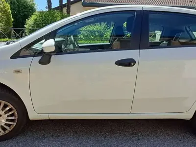 Usata Fiat Grande Punto 77 CV (56 kW) 2013 Bianco Utilitaria