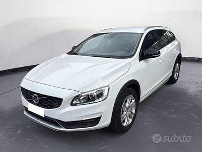 Usata Volvo V60 CC Business Edition 150 CV (110 kW) 2016 Bianco Station wagon
