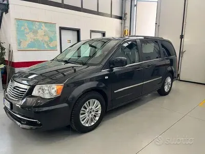Usata Lancia Voyager 163 CV (119 kW) 2012 Grigio Monovolume