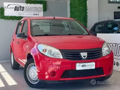 Usata Dacia Sandero 75 CV (55 kW) 2010 Rosso Berlina