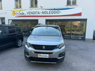 Käytetty Peugeot Rifter GT-line 131 HP (96 kW) 2021 Harmaa Tila-auto