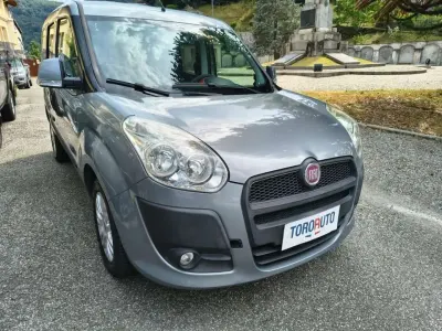 Usata Fiat Doblò Emotion 95 CV (69 kW) 2011 Grigio scuro Monovolume