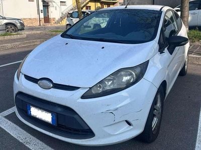 Usado Ford Fiesta 68 HP (50 kW) 2010 Branco Van