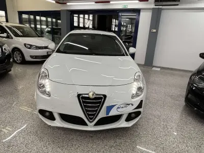 Usata Alfa Romeo Giulietta Distinctive 105 CV (77 kW) 2012 Bianco Utilitaria