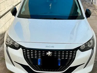 Usata Peugeot 208 101 CV (74 kW) 2023 Bianco Utilitaria