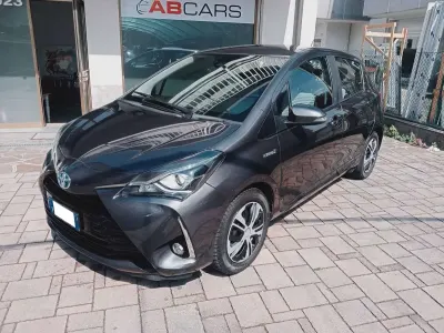 Usata Toyota Yaris Hybrid Business Edition 73 CV (53 kW) 2018 Antracite met Berlina
