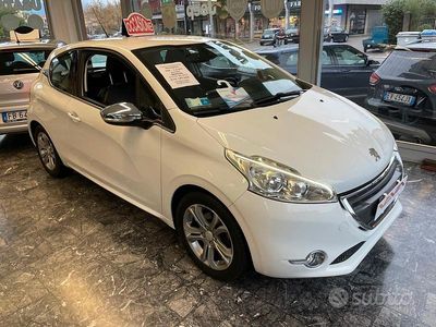 Usata Peugeot 208 Allure 95 CV (69 kW) 2012 Bianco Utilitaria