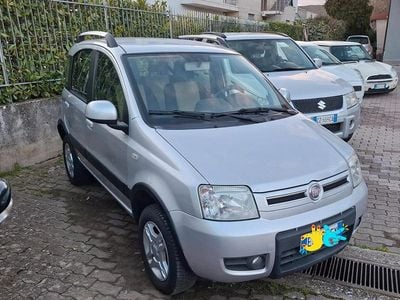Occasion Fiat Panda 4x4 Climbing 75 ch (55 kW) 2011 Argent Citadine