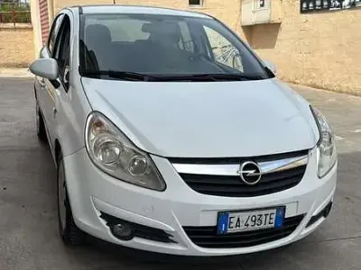 Usata Opel Corsa 90 CV (66 kW) 2010 Utilitaria