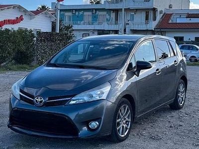 Usata Toyota Verso Active 124 CV (91 kW) 2013 Grigio Monovolume