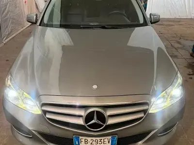 Usata Mercedes E250 204 CV (150 kW) 2015 Grigio Station wagon