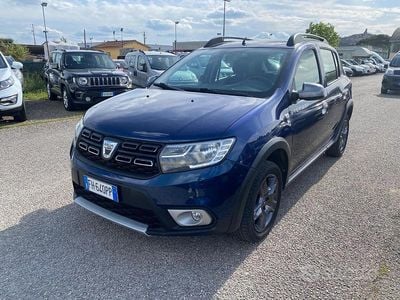 Usata Dacia Sandero Stepway 90 CV (66 kW) 2017 Blu Berlina