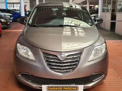 Usata Lancia Ypsilon Gold 69 CV (50 kW) 2013 Grigio Utilitaria