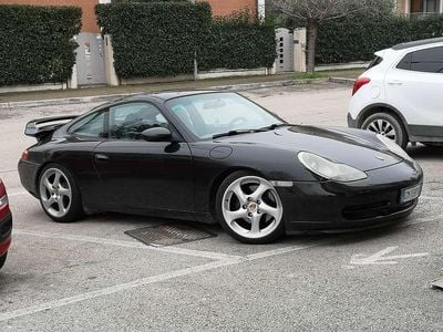 Begagnad Porsche 911 Carrera 300 HK (220 kW) 1998 Svart Sportkupé