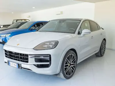 Usata Porsche Cayenne 475 CV (349 kW) 2024 Grigio gesso SUV