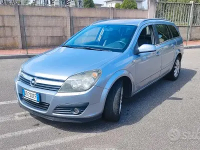Usata Opel Astra 105 CV (77 kW) 2006 Grigio Station wagon