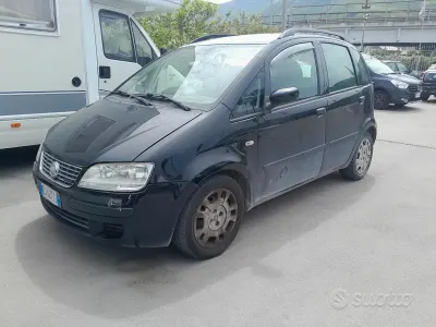 Käytetty Fiat Idea 90 HP (66 kW) 2007 Musta Tila-auto