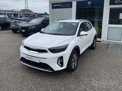 Usata Kia Stonic Urban 101 CV (74 kW) 2023 Bianco SUV