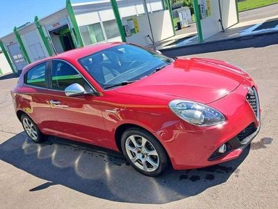 Usata Alfa Romeo Giulietta Distinctive 120 CV (88 kW) 2016 Rosso Utilitaria