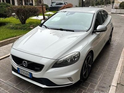 Usata Volvo V40 R-Design Kinetic 115 CV (84 kW) 2015 Bianco Berlina
