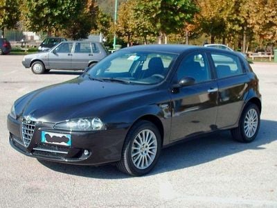 Nero Usata 2006 Alfa Romeo 147 Distinctive Utilitaria | 1290 € (Buon prezzo)