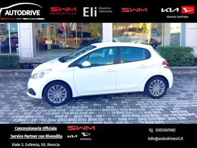 Usata Peugeot 208 Active 82 CV (60 kW) 2017 Bianco Utilitaria