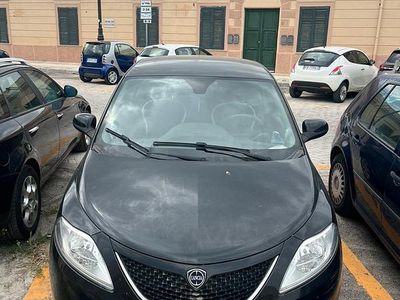 Usata Lancia Ypsilon Silver 95 CV (69 kW) 2016 Nero Utilitaria