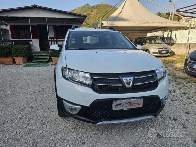 Usata Dacia Sandero Stepway 65 CV (47 kW) 2016 Bianco Berlina