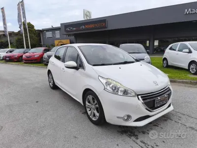 Usata Peugeot 208 Allure 92 CV (67 kW) 2015 Bianco Utilitaria