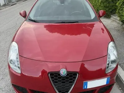 Usata Alfa Romeo Giulietta 120 CV (88 kW) 2013 Rosso Utilitaria