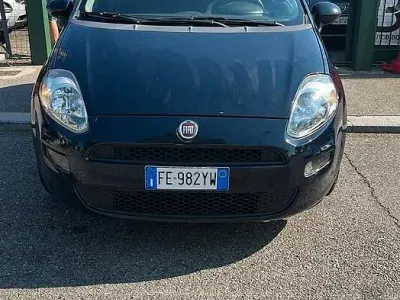 Usata Fiat Punto Lounge 69 CV (50 kW) 2016 Nero Utilitaria