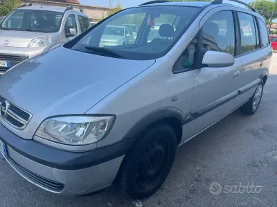 Usata Opel Zafira Elegance 101 CV (74 kW) 2005 Grigio Monovolume