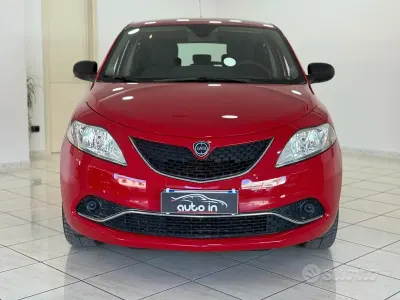 Usata Lancia Ypsilon Silver 69 CV (50 kW) 2016 Rosso Utilitaria