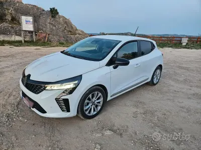 Usata Renault Clio V 100 CV (73 kW) 2024 Bianco Berlina