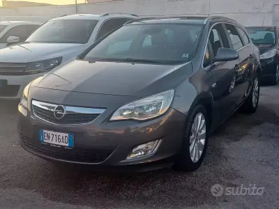 Gebraucht Opel Astra Cosmo 125 PS (91 kW) 2012 Grau Kombi