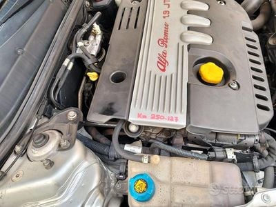 Usata Alfa Romeo 147 120 CV (88 kW) 2007 Grigio Utilitaria