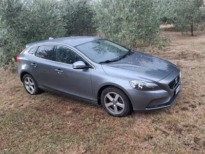 Usata Volvo V40 150 CV (110 kW) 2015 Berlina