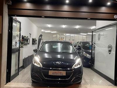 Usata Peugeot 208 Active 81 CV (59 kW) 2016 Blu Utilitaria