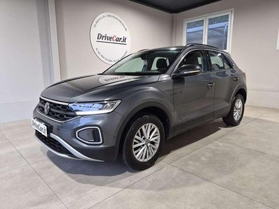 Usata VW T-Roc 150 CV (110 kW) 2023 Grigio indio met. SUV