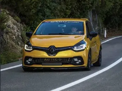 Usata Renault Clio IV Trophy 220 CV (161 kW) 2017 Giallo Berlina