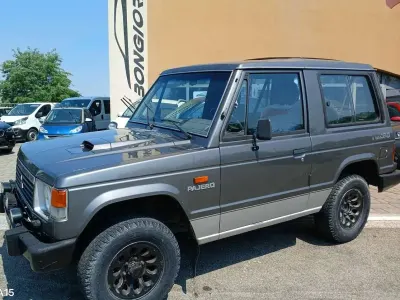 Usata Mitsubishi Pajero Top 84 CV (61 kW) 1986 Vernice metallizzata SUV