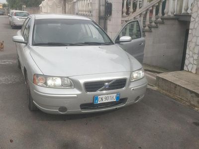 Usata Volvo S60 163 CV (119 kW) 2004 Grigio Berlina