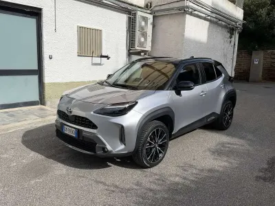 Usata Toyota Yaris Cross 92 CV (67 kW) 2023 Argento SUV
