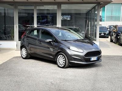 Usata Ford Fiesta 75 CV (55 kW) 2017 Grigio Utilitaria
